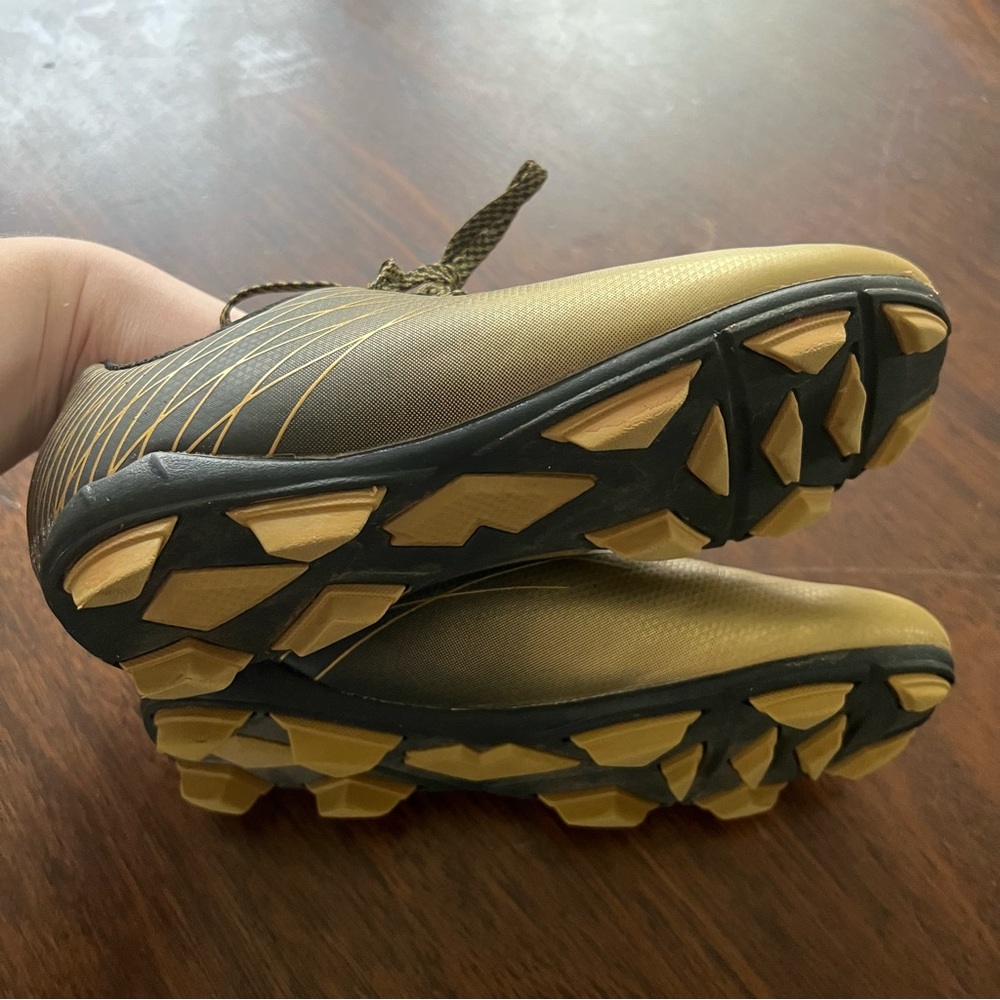 Boys size 2 shoe lot - Picture 4 of 7